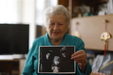Holocaust survivors and their descendants join forces on social media